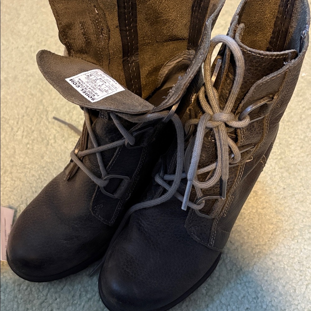 Sorel Charcoal Leather Lace-Up Boots
